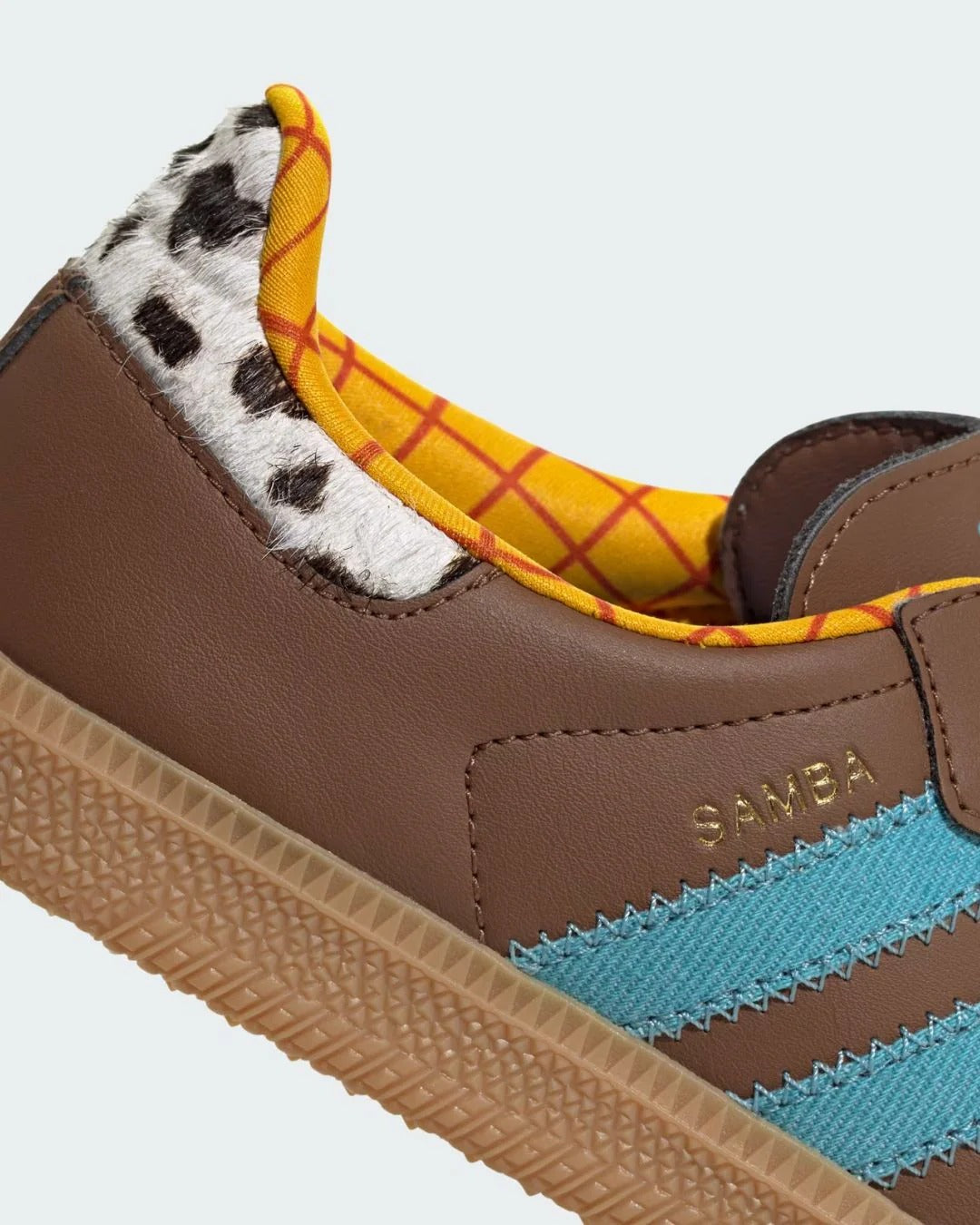 SPECIAL EDITION RETRO SNEAKERS